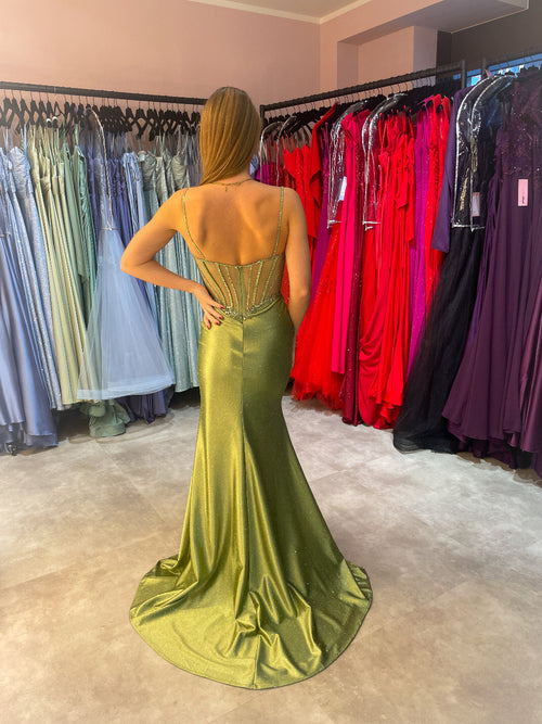 Hellgrünes enganliegendes Abiballkleid aus Satin mit glitzerndem Corsagenoberteil