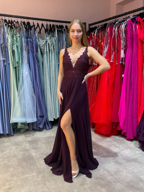 elegantes Abendkleid in A-Linie mit Beinschlitz und verziertem Oberteil in Aubergine / Dunkellila