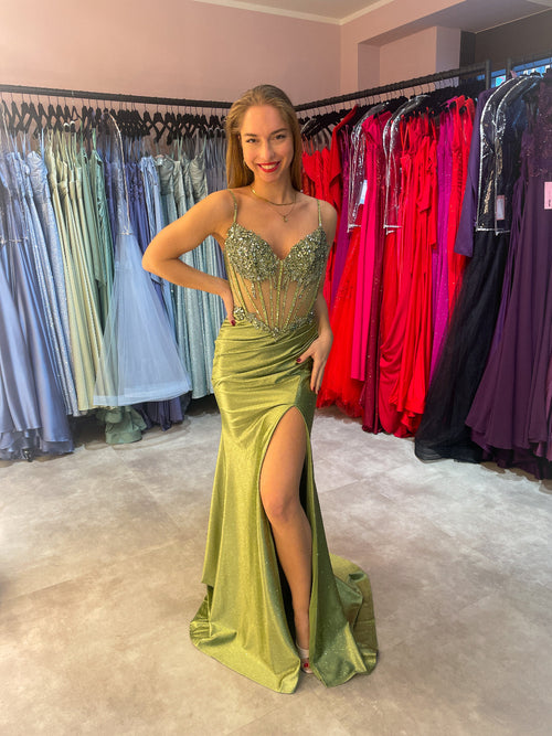 Hellgrünes enganliegendes Abiballkleid aus Satin mit glitzerndem Corsagenoberteil