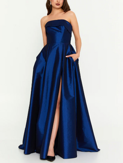 trägerloses Brautmutterkleid in elegantem Dunkelblau