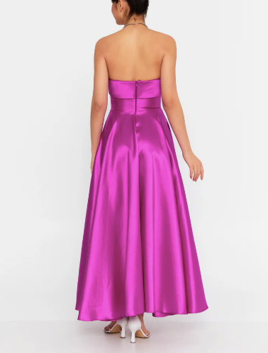 Trägerloses Petticoatkleid mit schwingendem Glockenrock aus festem, leicht glänzendem Satinstoff mit seitlichen Einschubtaschen in Fuchsia Pink.