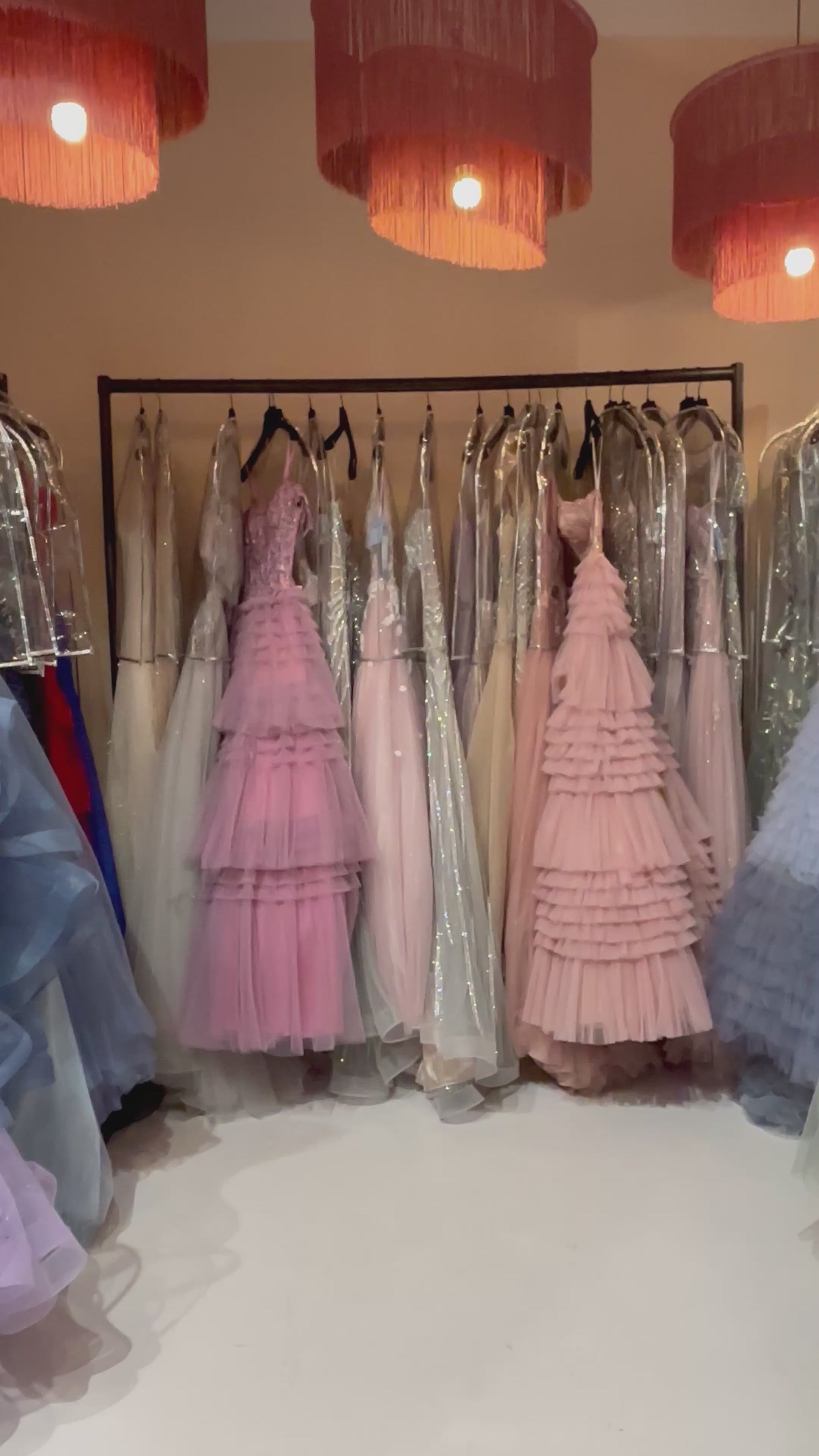 Glitzerkleid für Abiball mit Corsage und Rückenschnürung in Rot