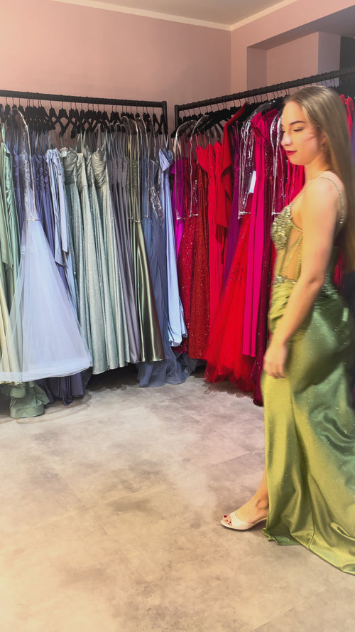 Hellgrünes enganliegendes Abiballkleid aus Satin mit glitzerndem Corsagenoberteil