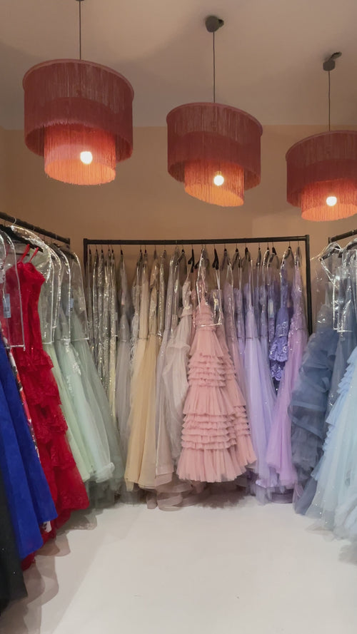 Dunkelblaues, enganliegendes Abiballkleid im Corsagenstil mit hohem Beinschlitz und Rückenschnürung